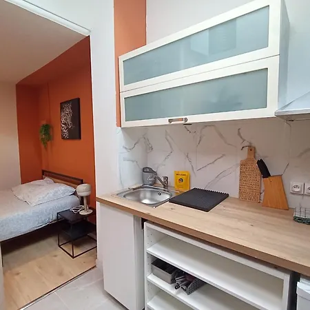 Modern In Downtown With High Speed Internet And Workspace *